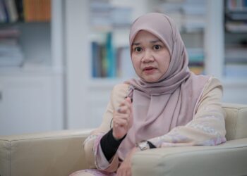 FADHLINA SIDEK