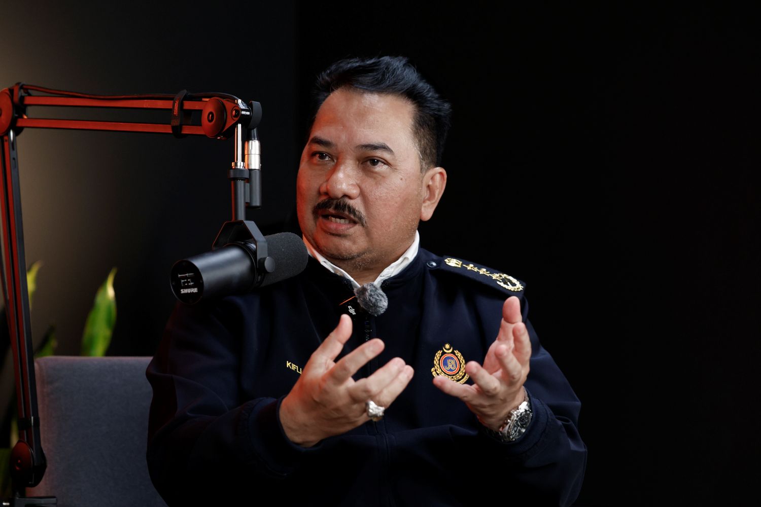 Sewakan motosikal kepada warga asing Sewakan motosikal kepada warga asing