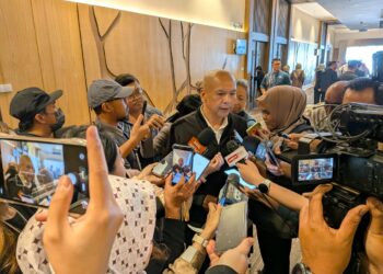 ARMIZAN Mohd Ali ditemui pemberita selepas Mesyuarat Ahli Majlis Tertinggi Gabungan Rakyat Sabah bertempat di Pusat Konvensyen Antarabangsa Sabah (SICC), Kota Kinabalu, hari ini. - UTUSAN/RAEESAH HANAN