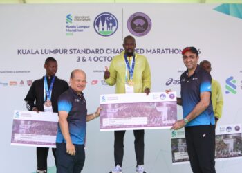 EZEKIEL Kemboi menewaskan juara bertahan John Nzau Mwangangi dalam saingan sengit di garisan penamat untuk menjuarai kategori Terbuka Lelaki Kuala Lumpur Standard Chartered Marathon (KLSCM) 2026.