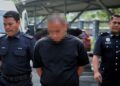 SUSPEK yang dipercayai membunuh isterinya di sebuah unit kuarters kakitangan kerajaan di Nilai, Seremban semalam dibawa ke Kompleks Mahkamah Seremban di Seremban 2, Seremban hari ini bagi proses reman. - UTUSAN/MOHD. SHAHJEHAN MAAMIN