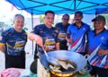 TUANKU Syed Faizuddin Putra Jamalullail berkenan berangkat mengadakan lawatan ke Karnival VETERANiaga di pekarangan Dewan Komuniti, Taman Wai Permai, Kuala Perlis.-UTUSAN