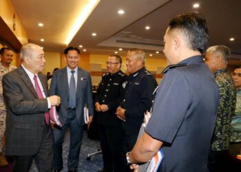 HAJIJI Noor selepas mempengerusikan Mesyuarat Jawatankuasa Keselamatan Negeri di Menara Kinabalu, Kota Kinabalu, Sabah hari ini.- JABATAN KETUA MENTERI SABAH