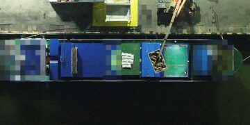 Laporan Utusan Malaysia sebelum ini menunjukkan sejumlah babi dikesan dipindahkan dari sebuah kapal dan dimasukkan ke dalam lori di Pelabuhan Klang, Klang, Selangor. – UTUSAN/SHIDDIEQIIN ZON