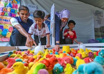 KESTABILAN kewangan penting untuk membina keluarga dan menjamin masa depan negara.