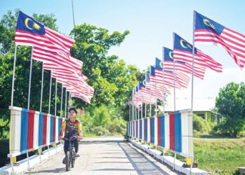 PENYELENGGARAAN jalan kampung perlu menjadi keutamaan berterusan, bukannya tindakan selepas kerosakan semakin serius.