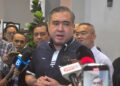 ANTHONY Loke Siew Fook ditemui pemberita selepas menyampaikan Pemberian Bantuan Khas Kewangan kepada Pemandu Teksi, Kereta Sewa dan Bas Sekolah di Auditorium Kompleks CMI, Ayer Keroh. Melaka hari ini. - UTUSAN/AMRAN MULUP