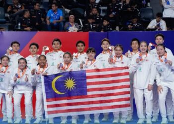 Skuad muda negara berjaya memperbaiki pencapaian edisi lalu, apabila muncul naib juara pada Kejohanan Badminton Remaja Dunia Berpasukan Campuran di Kaherah, Mesir, kelmarin. - Ihsan BAM