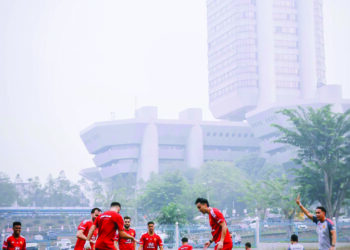 PEMAIN Selangor FC menjalani latihan di Padang Setiausaha Kerajaan Negeri (SUK) Selangor, Shah Alam pada Rabu lalu. - IHSAN SELANGOR FC
