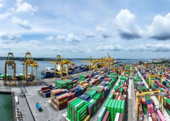 JOHOR Port meneroka peluang kerjasama bersama Persero Regional 1 Belawan bagi membangunkan kesalinghubungan maritim yang lebih kukuh antara Belawan, Sumatera Utara dan Johor.