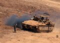 GAMBAR dari Galilee Hulu di utara Israel menunjukkan sebuah kereta kebal tentera rejim diletakkan di sepanjang sempadan Israel-Lubnan.- AFP