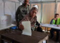 SEORANG wanita membuang undi di pusat pengundian semasa pilihan raya perbandaran di Deir el-Balah, tengah Gaza, pada April lalu.- AFP