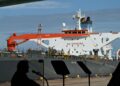KAPAL tangki Angerona yang membawa minyak Venezuela berlabuh ketika Donald Trump berucap pada perhimpunan kempen pilihan raya di Pelabuhan Corpus Christi, Texas.-AFP