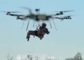 SEBUAH dron mengangkut Kostya yang cedera. - Briged Serangan Ke-92