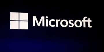 MICROSOFT menawarkan pakej pemisahan sukarela kepada kira-kira 60,000 kakitangannya. - AFP