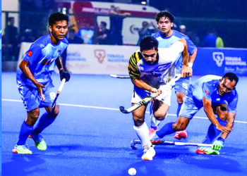 AKSI pemain TNB ThunderStars ketika menentang Maybank di Stadium Hoki Nasional, Bukit Jalil, kelmarin. - IHSAN HOKITA
