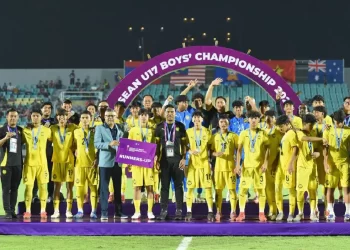SKUAD merangkul naib juara pada Kejuaraan Piala AFF B-17 2026 selepas tewas kepada Vietnam 3-0 pada April lalu. - IHSAN FAM