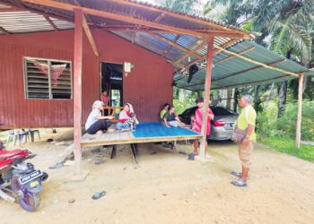 PENDUDUK Kampung Makmur hidup dalam ketakutan selepas
harimau ditemukan di kawasan Hulu Kinta di Ipoh baru-baru ini. -UTUSAN/AIN SAFRE BIDIN