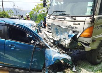 KEADAAN kemalangan yang menyebabkan empat orang maut di JRTB dari arah Kelantan ke Gerik hari ini.- GAMBAR IHSAN JBPM