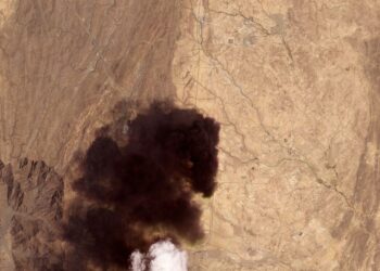 KUMPULAN Houti berulang kali melancarkan serangan ke atas depot minyak Aramco, Areab Saudi. - AFP