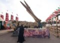 PELURU berpandu Zolfaghar buatan Iran dipamerkan di Dataran Azadi, Teheran.- AFP