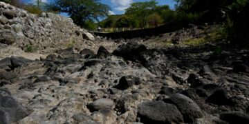 SUNGAI kering kesan El Nino dekat kampung Los Piches di San Lorenzo, Honduras. - AFP