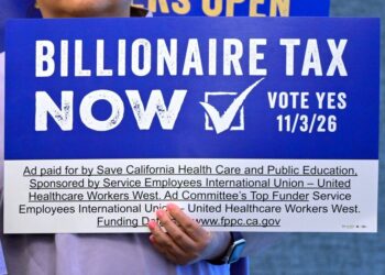 PENYOKONG daripada gabungan Billionaire Tax Now memegang plakad semasa taklimat media di Los Angeles pada 27 April lalu.- AFP