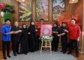 ASHHRY Atan menunjukkan sijil Jabatan Kemajuan Islam Malaysia (Jakim) yang diperoleh cawangan pertamanya di Nongchik Riverside, Johor Bahru.