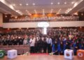 V. P. Shanmugam bersama penerima anugerah dalam majlis pentauliahan Anugerah Remaja Perdana Rakan Muda (ARPRM).
