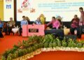 TUANKU Syed Sirajuddin Jamalullail (empat dari kiri) berkenan membuat gimik pelancaran bersempena majlis peletakan batu asas pembangunan Pelabuhan Sanglang, Perlis hari ini. -UTUSAN/ASYRAF MUHAMMAD