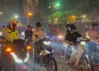 Kira-kira 800 buah kenderaan diperiksa menerusi penguatkuasaan Operasi Bersepadu Samseng Jalanan di Jalan Ampang, di sini awal pagi tadi