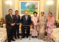 TUANKU Syed Sirajuddin Jamalullail berkenan menerima menghadap Pesuruhjaya Tinggi India ke Malaysia, Somnath Ghosh di Istana Arau.-UTUSAN