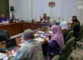 ANWAR Ibrahim (tengah) mempengerusikan Mesyuarat Jawatankuasa Khas Kabinet Tatakelola Nasional (JKKTN) hari ini. - FACEBOOK ANWAR IBRAHIM