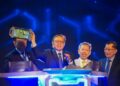 PREMIER Sarawak, Tan Sri Abang Johari Tun Openg menunjukkan cip GaN tempatan sempena Persidangan Ekonomi Digital Antarabangsa Sarawak (IDECS) 2026 di Pusat Konvensyen Borneo Kuching (BCCK), hari ini.