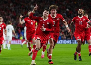 WILLIAMS meraikan jaringan buat Wales. - AFP