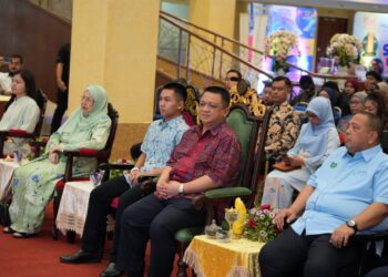 TUANKU Syed Faizuddin Putra Jamalullail berkenan berangkat menyempurnakan perasmian Bengkel Perlis AI Tourism Attack di Dewan Gunasama, Kompleks Seri Putra, Kangar baru-baru ini.-UTUSAN