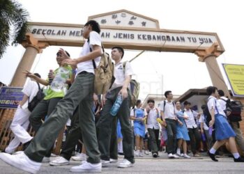 PENGIKTIRAFAN Sijil Peperiksaan Bersepadu (UEC) perlu mematuhi syarat demi memartabatkan bahasa Melayu dan jati diri kebangsaan. -GAMBAR HIASAN