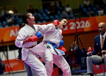 AKSI Adeola Fay Robert (kiri) menentang petarung Uzbekistan, Rakhimova Sevinch dalam kumite kategori 55 kilogram Sukan Asia Aichi-Nagoya 2026, Jepun, baru-baru ini. - IHSAN MSN