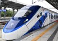 PENDUDUK Pahang mahu projek ECRL memberi manfaat ekonomi secara langsung kepada komuniti tempatan, bukan sekadar menjadi pemudah cara pengangkutan. – UTUSAN/SHAIKH AHMAD RAZIF