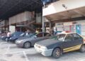PEMANDU kereta sewa/teksi Terengganu Hentian Terminal Bas MBKT menunggu pelanggan di Kuala Terengganu. - UTUSAN/ERMA YUSNIDA JUSOH