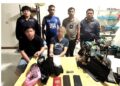 RAKYAT Malaysia berusia 51 tahun ditahan bersama lelaki warga tempatan setelah disyaki terbabit dalam sindiket menyedia dan mengedar ‘Rokok Zombie’ di Hat Yai, Thailand. – IHSAN POLIS