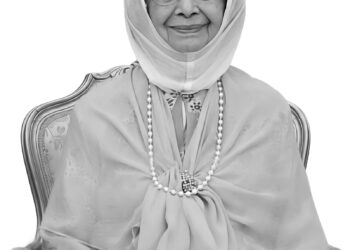 JARANG dapat dilihat seseorang kekal berfungsi dalam tempoh yang panjang kerana adanya hubungan yang stabil. Tun Hasmah dan Tun Mahathir ialah contoh yang mudah diperhatikan.