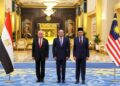 Yang di-Pertuan Agong Sultan Ibrahim berkenan menerima menghadap Presiden Mesir Abdel Fattah El-Sisi (tengah) di Istana Negara semalam sempena lawatan negara pertamanya ke Malaysia sejak memegang jawatan pada 2014. Turut sama Perdana Menteri Datuk Seri Anwar Ibrahim (kanan).Lawatan negara itu bertujuan memperkukuh hubungan diplomatik serta memperluas kerjasama dua hala demi manfaat rakyat kedua-dua negara. - BERNAMA