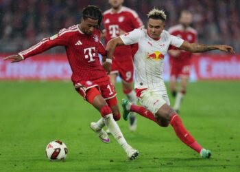 Michael Olise (kiri) terlepas aksi menentang Arsenal dalam saingan Liga Juara-Juara selepas menerima dua kad kuning sebelum ini. - AFP