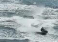 SEBUAH bot karam akibat perbuatan dua lelaki menaiki jet ski (kanan). - 9News