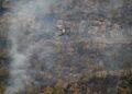 DRON membawa air digunakan untuk memadamkan kebakaran hutan di Taman Negara Bromo Tengger Semeru. - AFP