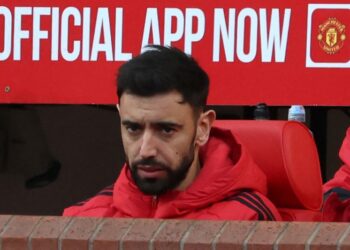 Bruno Fernandes duduk di bangku simpanan semasa pasukannya menentang Bournemouth dalam saingan Liga Perdana Inggeris, sebelum ini. - AFP