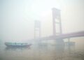 JEREBU yang melanda Palembang kelmarin. - AFP