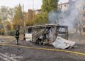 SEBUAH bas hangus di serang Russia di Kramatorsk. - AFP