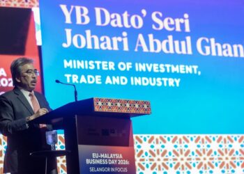 JOHARI Abdul Ghani ketika sidang media selepas merasmikan Hari Perniagaan EU-Malaysia 2026: Tumpuan kepada Selangor di Pusat Konvensyen Kuala Lumpur, hari ini. -UTUSAN/M. FIRDAUS M. JOHARI